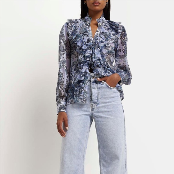 Apaisley print enlivens this frill-collar blosue designed with luscious front - Picture 2 of 4